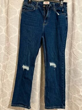 Wrangler Women’s Dark Blue Straight-Leg Jeans with Knee Rips
